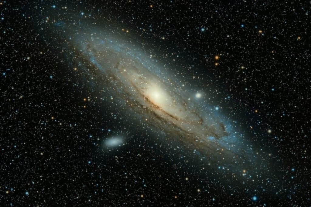 A vastidão do cosmos. Em galáxias como a nossa, com bilhões de estrelas e planetas, a pergunta não é 'se' existe vida, mas 'onde' ela está.