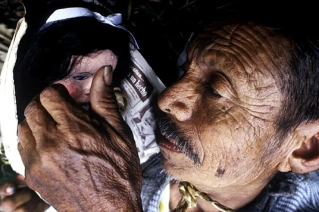 O rosto por trás da lenda: Don Julián Santana Barrera, o eremita que dedicou sua vida a criar um lar para a alma de uma menina.